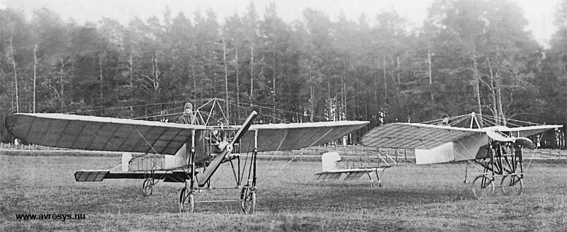 Blriot XI/Thulin A aircraft at Malmen. Left: fitted with 28 hp Anzani engine. Right: with 50 hp Gnme engine. Scanning and picture processing Lars Henriksson, www.avrosys.nu