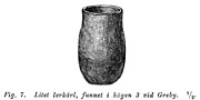 Small earthenware vessel, earlier Iron Age. Greby, Sweden. - Lerkärl från Greby i Bohuslän.  Äldre järnålder. - Size 1700x850 pixels.