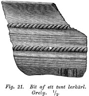Piece of a thin earthenware vessel, earlier Iron Age. Greby, Sweden. - Bit av tunt lerkärl från Greby i Bohuslän.  Äldre järnålder. Size 1044 x 1124 pixels.