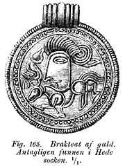 Brakteat (pendant) of gold, Iron Age. Hede, Sweden. - Brakteat av guld från järnåldern funnen i Hede socken, Bohuslän. - Size 1050 x 1400 px