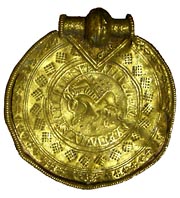Brakteat (pendant) of gold. Iron Age. Sweden.- 1000 x 1100 pixels.