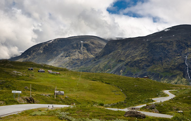 Route 55 at Jotunheimen, Norway. Photo by Kenny Louie 2008. Via Wikimedia Commons.
